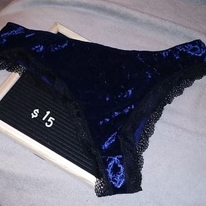 Selling a pair of underwear or thongs